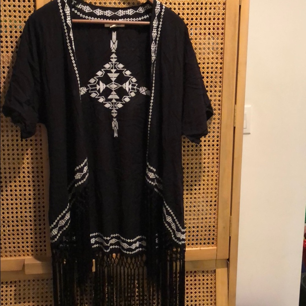 Fringe black and white kimono